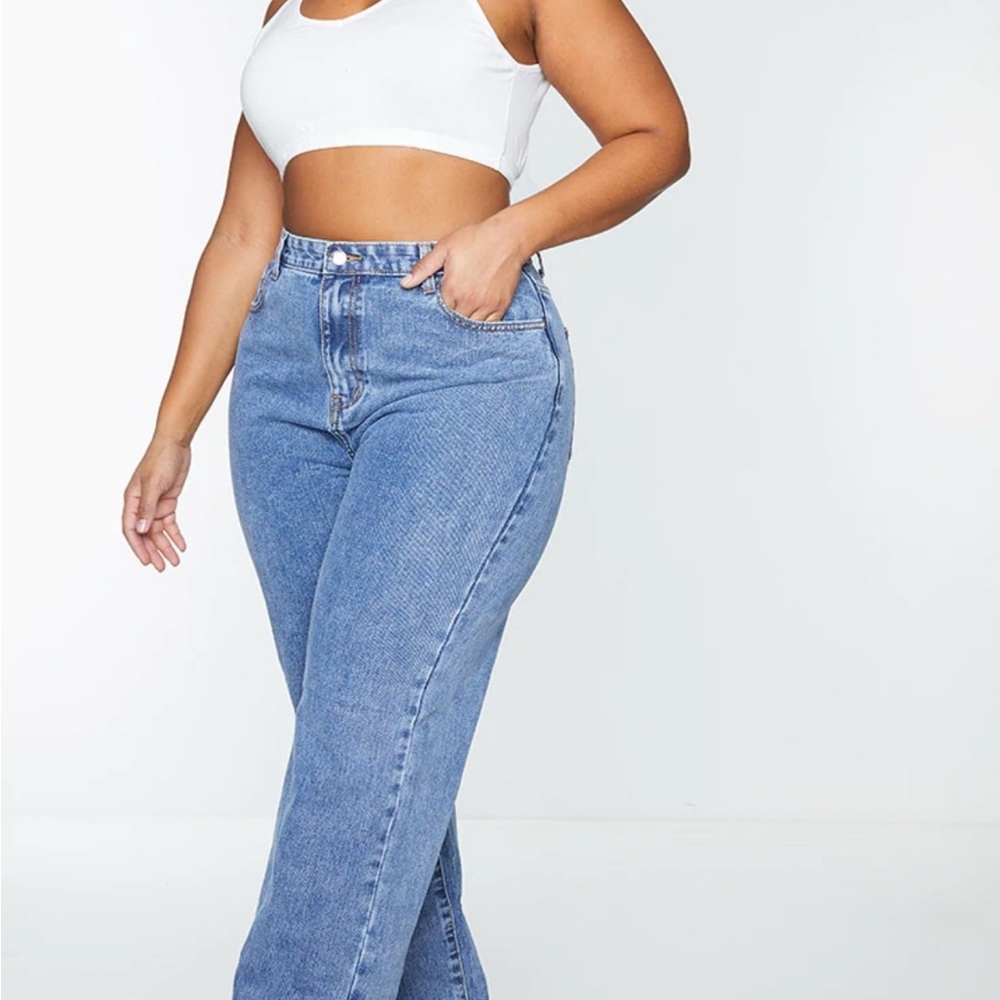 PrettyLittleThing Plus Vintage Split Hem Jeans